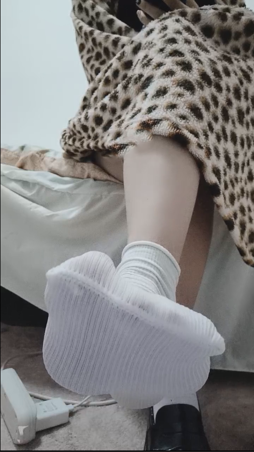 玩物直播杪杪-251021 香水榨精榨废狗鸡巴【1V】【382MB百度云】