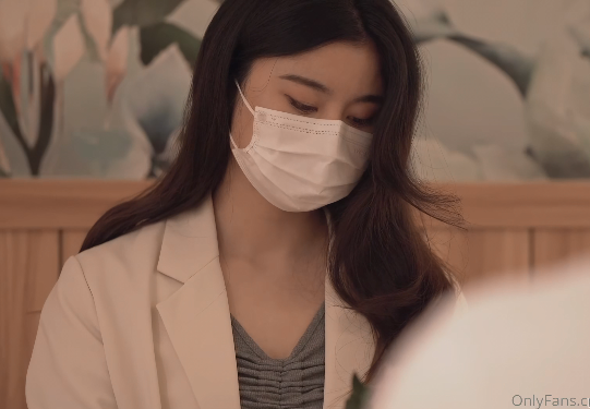 3203 【娜娜nana_taipei】性感黑丝皮裙女教师中出之后还要口爆-福利岛