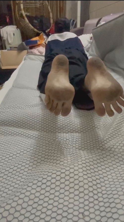 【新-足控】云朵儿-定制视频 jk裸舞脏脚撸管指挥【6V】【122MB百度云】