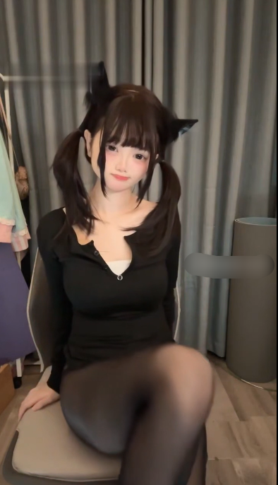 抖音反差巨乳萝莉【em崽】乳贴/弯腰抖胸舞，大尺度，可爱颜值~【6V 392M】