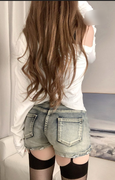 【微密圈】抖音肉腿甜美萝莉【小猫困困（小猫笨笨）】，娇小玲珑，屁股挺翘有后入感-微密圈+铁粉空间合集【972M】