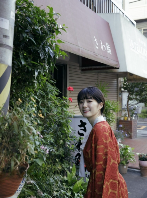 吃瓜日本著名演员模特橘凜々子女上位骑乘1v400mb