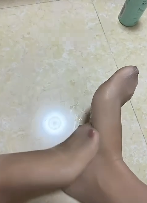 足控-抖音70万粉骚御姐 睿睿妈呐-骚足诱惑福利（13V,640M）