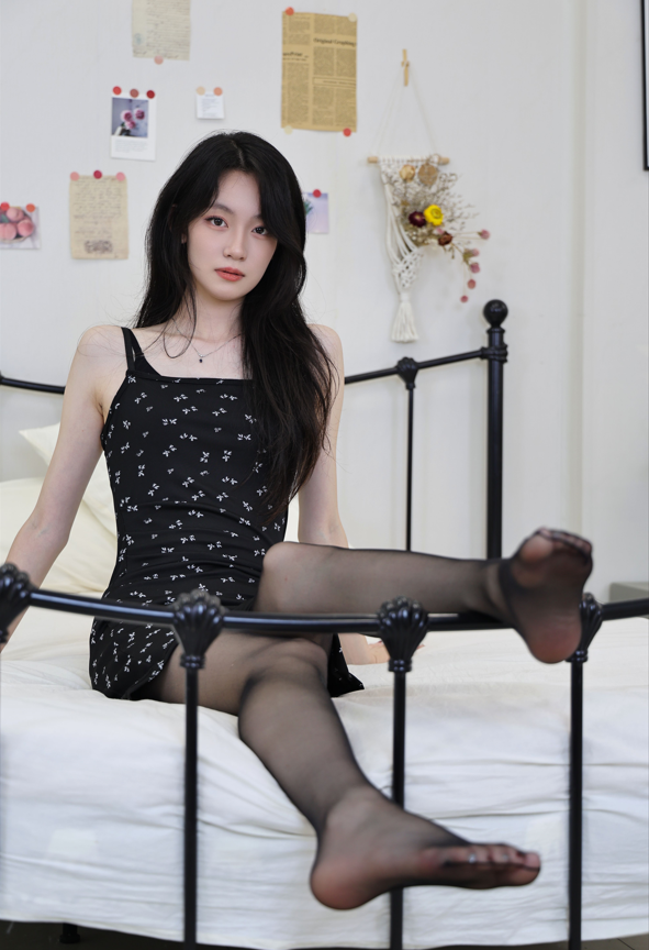 绮梦摄影 – 小艺 – 性感连衣裙黑丝私房足秀 【325P1V1.8G】-福利岛