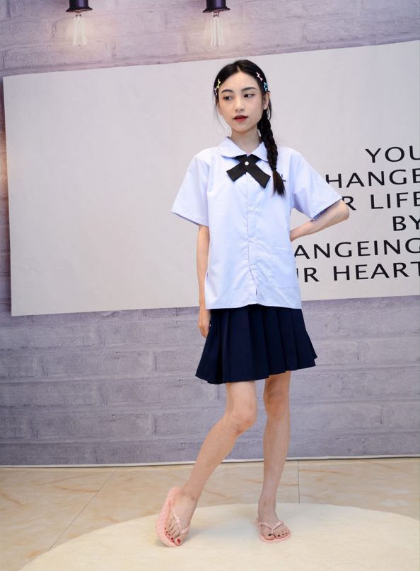 初夏女神 – 柒柒 ~ 可爱水手服超短裙裸足 【90P1V0.7G】-福利岛