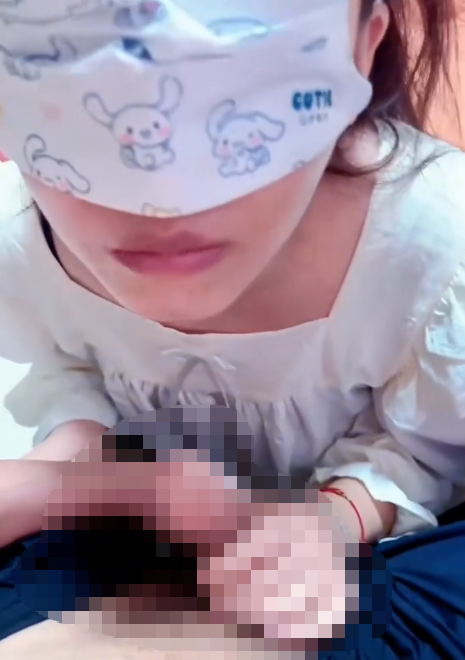 3421 家有萝莉女儿 – 女儿过生日 老婆临时加班刚走 女儿吃上了奶油肉棒-福利岛