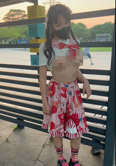 露出狂人-tony j和贝贝-各种露出啪啪福利(4V,2.37G)-福利岛