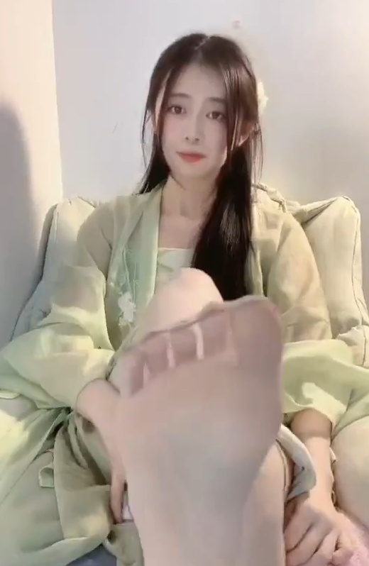 足控-易直播 甜兮-骚足诱惑微信福利(15V,379M)-福利岛