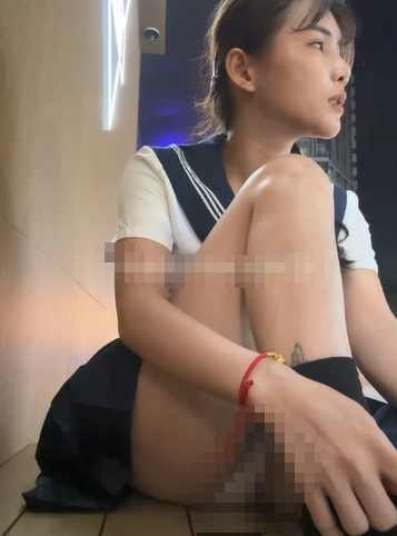 3450 JK小母狗【adora】坐在马路边塞跳蛋自慰-福利岛