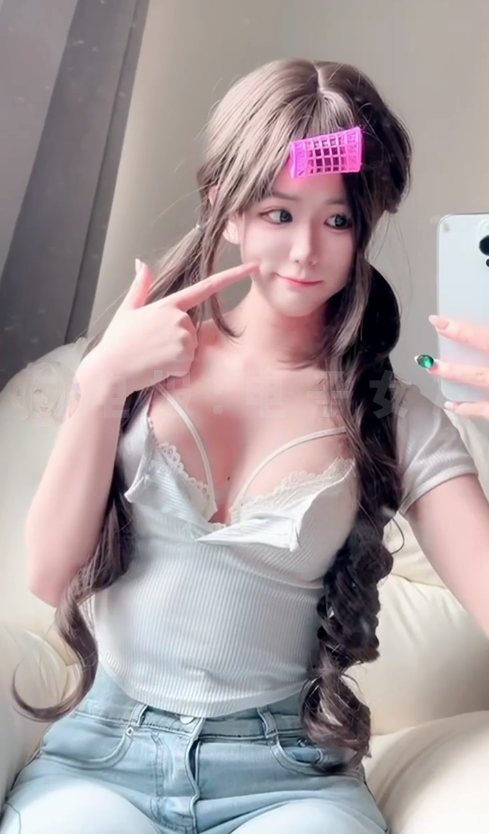 冯宝宝 剪开牛仔裤-福利岛