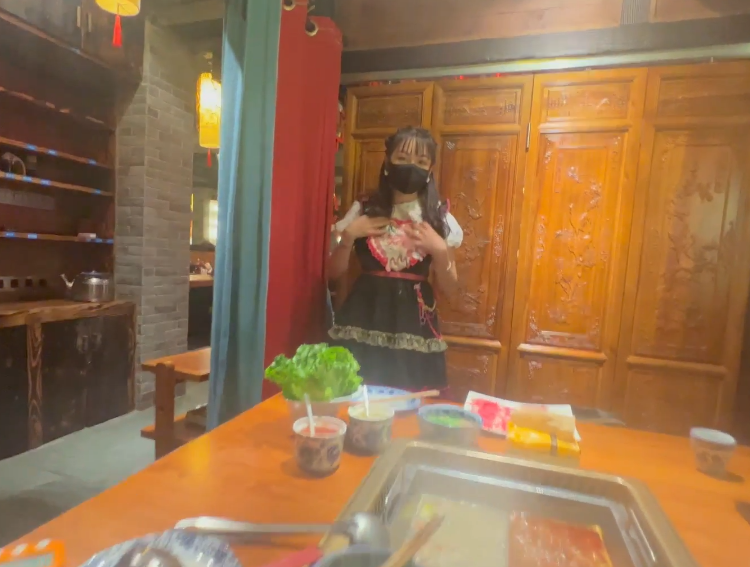 露出狂人-tony j和贝贝-各种露出啪啪福利 3(2V,5.97G)-福利岛