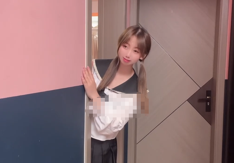 小桃 女学生的淫荡生活,老师大肉棒插进去之后直接塞满嫩穴-福利岛