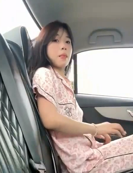 极品母狗-主人的任务 全裸坐出租车(2V,255M)-福利岛