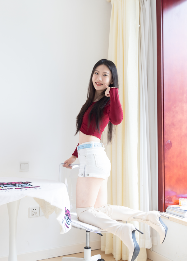 物恋传媒 NO.2507 奶糖 – 长靴 白棉袜 裸足 【179P1V3.35G】-福利岛