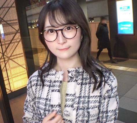 眼镜女孩一部 预览图 1