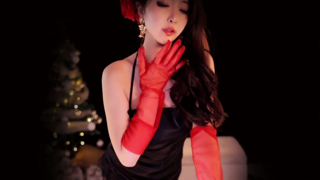 CC 小燃燃-53 G罩巨乳 真空 抖胸舞 搓揉巨乳 抖臀 舌头舔等【2V】【1.14G】 预览图 5