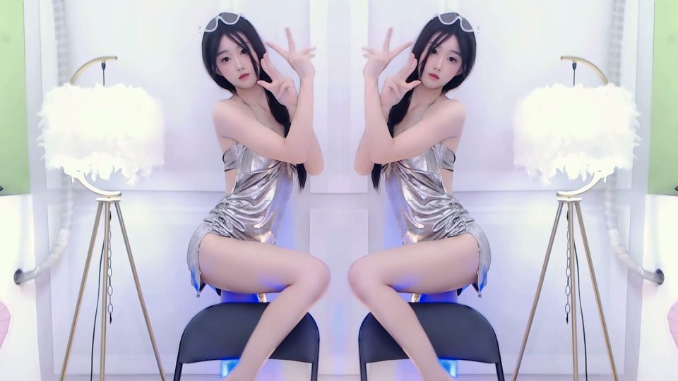 网易cc 草莓付费无水定制 包臀露内诱惑骚舞【5V】【1.38G】 预览图 12