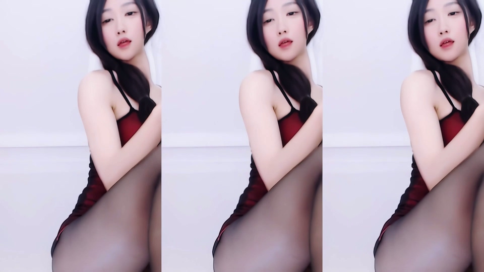 网易cc 草莓付费无水定制 包臀露内诱惑骚舞【5V】【1.38G】 预览图 9