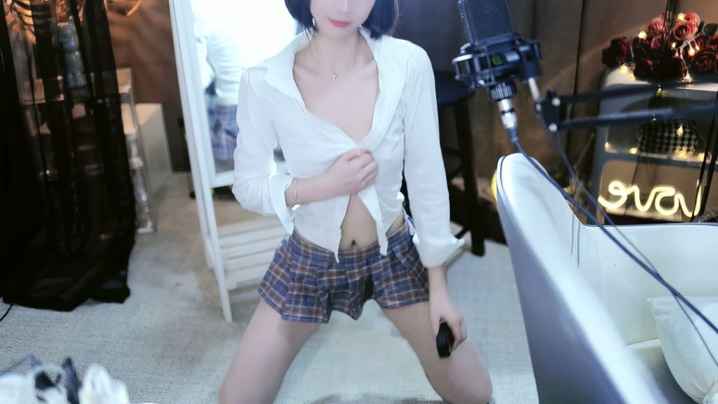 虎牙刘钞钞付费定制 无水收藏版裸舞【5V】【2.76G】 预览图 8