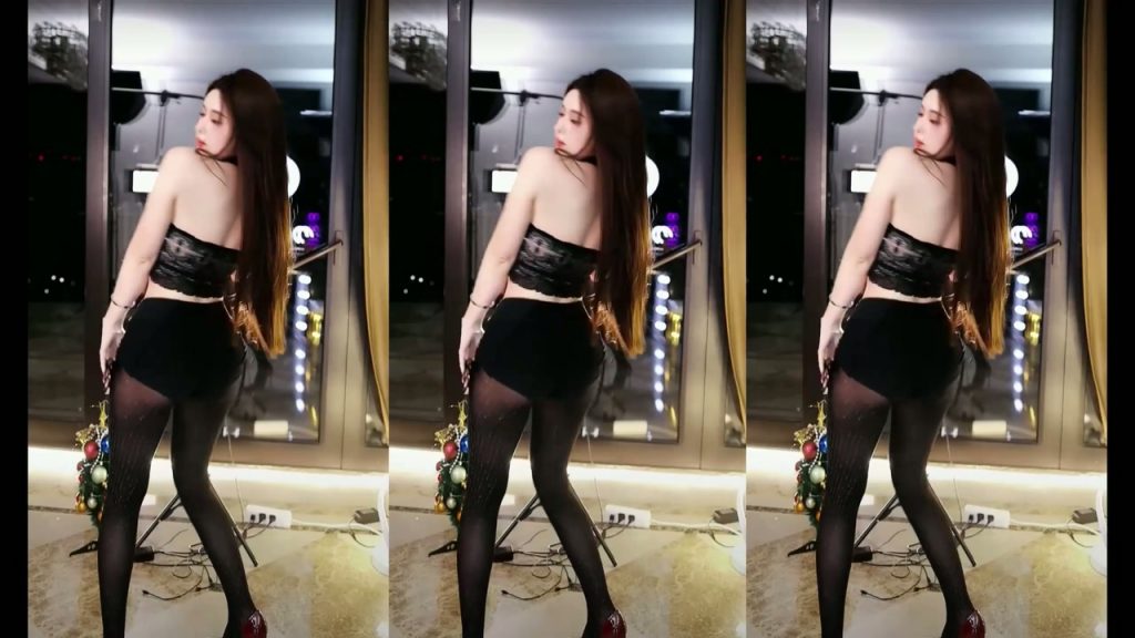 虎牙 石瑶付费定制 性感御姐 影子裸舞【2V】【460M】 预览图 5