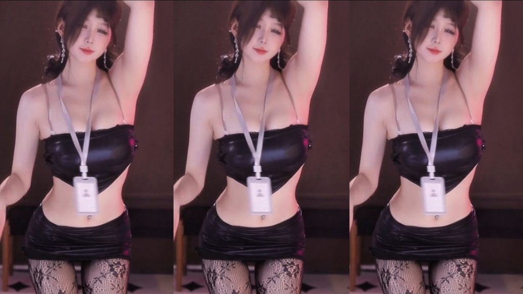 【虎牙今日赛事】百变主题日 职业COS漏内诱惑【18V】【3.36G】 预览图 4