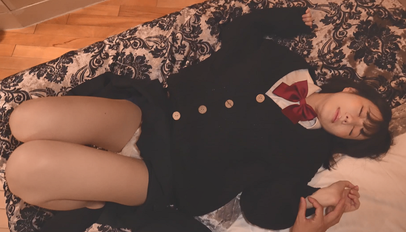 制服女孩一部 预览图 2