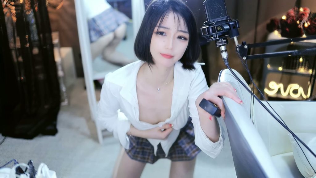 虎牙刘钞钞付费定制 无水收藏版裸舞【5V】【2.76G】 预览图 10