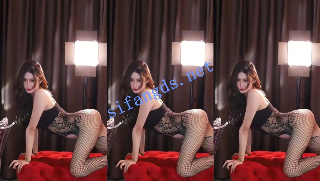 【虎牙】长腿兮兮！鱼网丁字抖臀特写定制（3V）首发【3V】【463M】 预览图 3