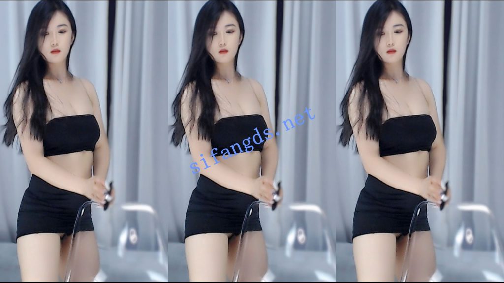 【网易CC】小兮妮 丁字裤露鲍 定制【1V】【158M】 预览图 2