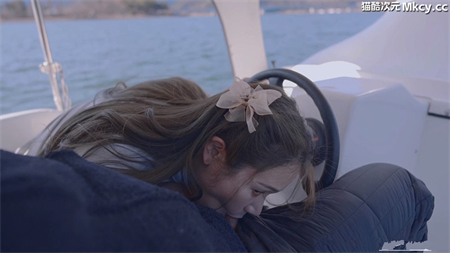 naomiiichannel-私信_游湖时撕开黑丝袜来个船震，激情又刺激 [1v/1.1G] 预览图 3