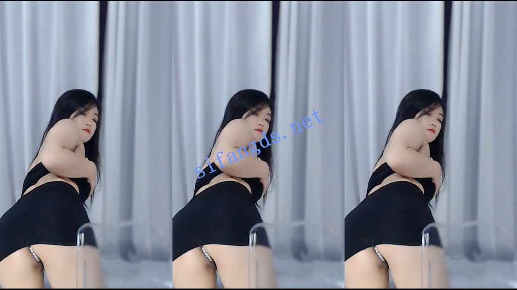 【网易CC】小兮妮 丁字裤露鲍 定制【1V】【158M】 预览图 4