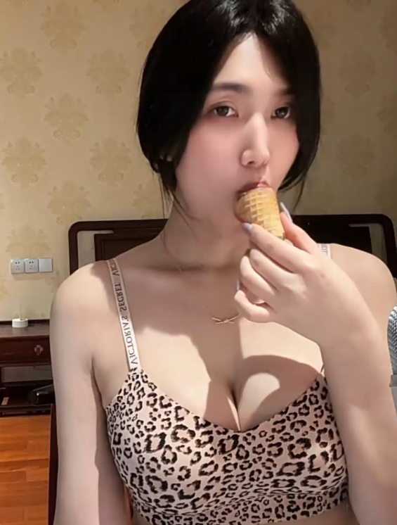 小羽ASMR 吃冰淇淋24min -1V482M百度盘-福利岛