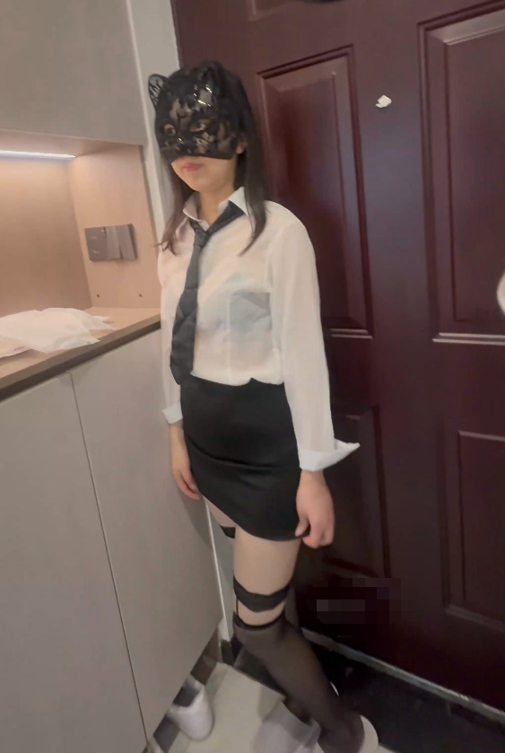 终于再见小乔作品，【少女时代】极品熟女人妻，第一视角，超清画质，被操时，双峰看着太诱人了，又大又白 预览图 1