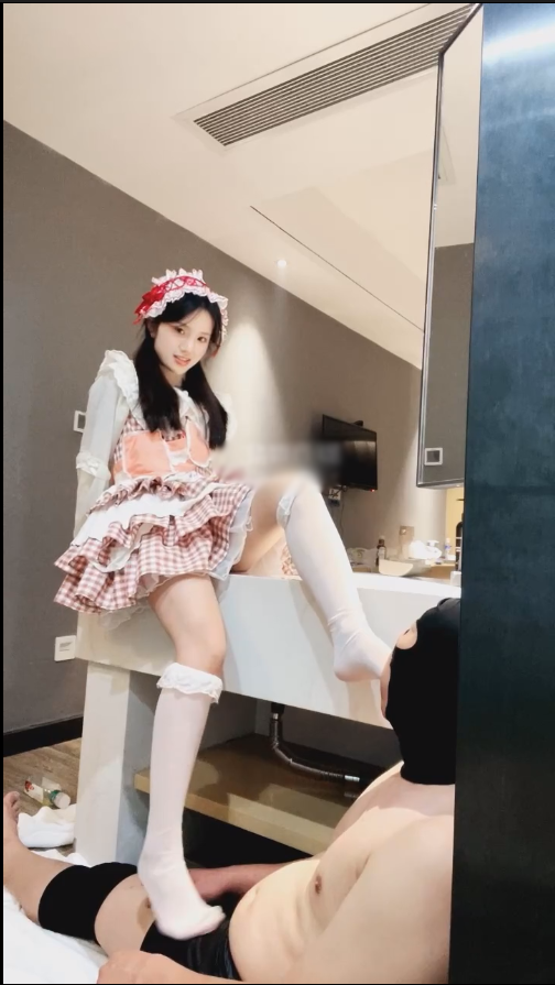 玩物直播香芋朱朱-251118 白丝虐阳恋足【1V】【423MB百度云】 预览图 2