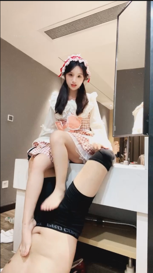 玩物直播香芋朱朱-251118 白丝虐阳恋足【1V】【423MB百度云】 预览图 1