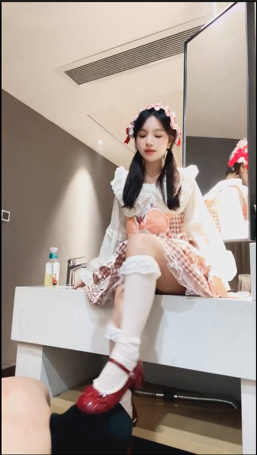 玩物直播香芋朱朱-251118 白丝虐阳恋足【1V】【423MB百度云】 预览图 4