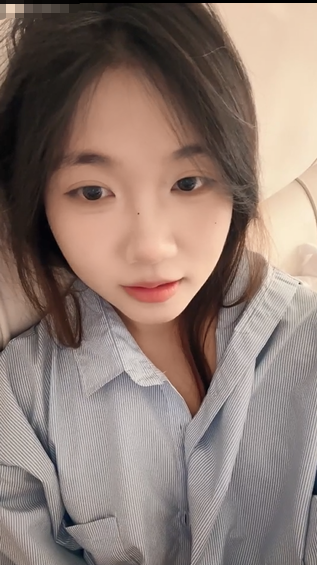 清纯反差妹【猫猫在校】男友衬衫全裸道具自慰3v 预览图 1