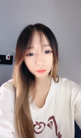 清纯学生妹下海【小铃铛很乖】超极品肥鲍自慰2v 预览图 4