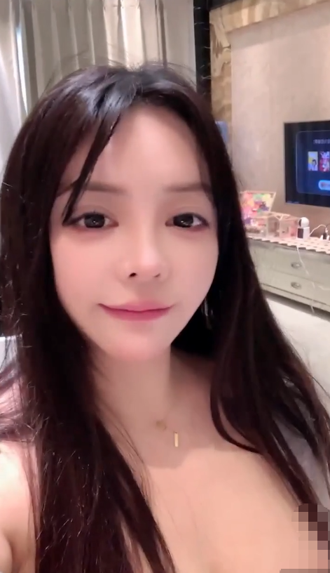 【炸土豆】天然巨乳小姐姐，水超多 预览图 1