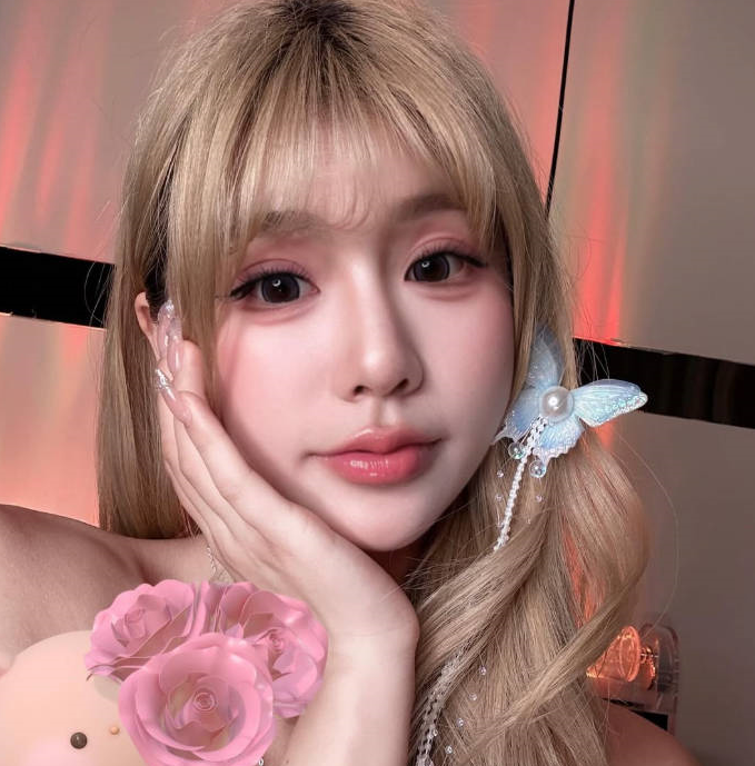 kiki-2025 【三通大秀】 【浴缸洗澡自摸自慰，抽插爆菊爽翻喷到浴缸里泡澡】-福利岛