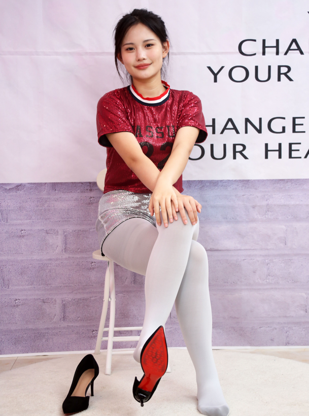 初夏女神 – 幺幺 ~ 热裤性感灰丝高跟 【140P1V0.9G】-福利岛