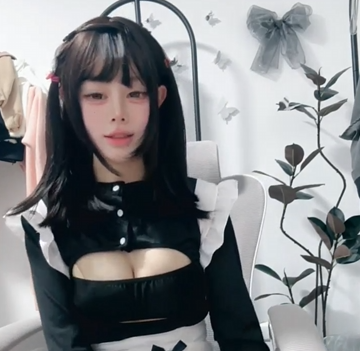 【07年女大】小欣07年! 反差校花~M属性~滴蜡~道具~喷水! 预览图 5