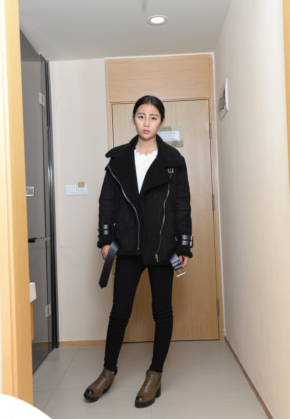 长腿纤腰学生妹 唐婉 大尺度私拍套图【176P886M】 预览图 3