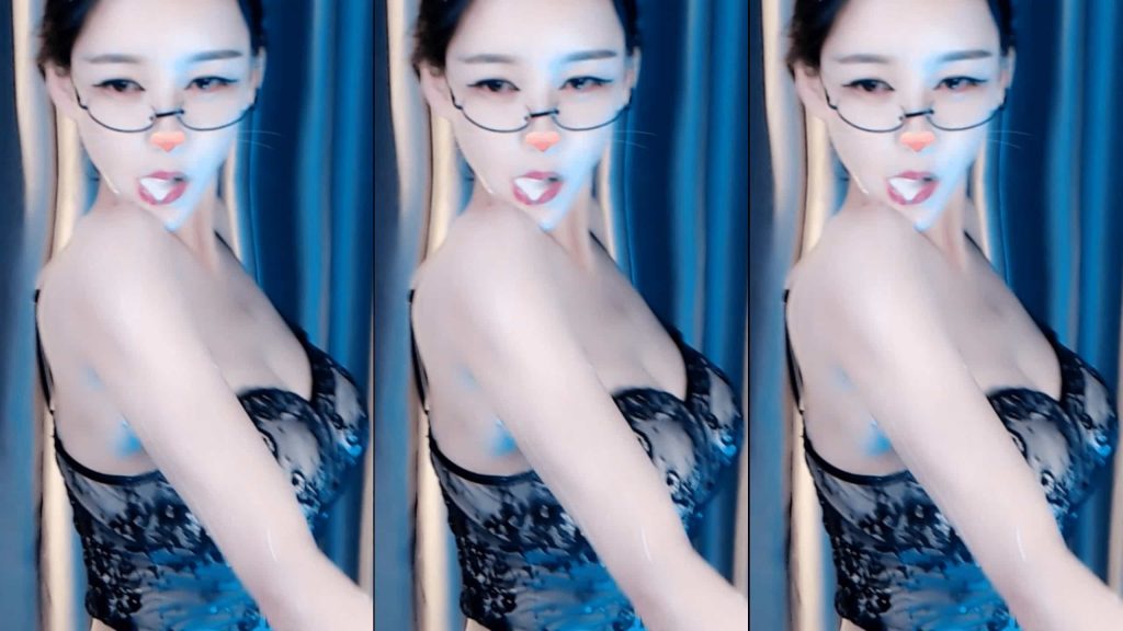 【网易CC 小安扬】脱衣超窄丁字 激情口* 高颜值九头身！【2V】【1.48G】 预览图 1