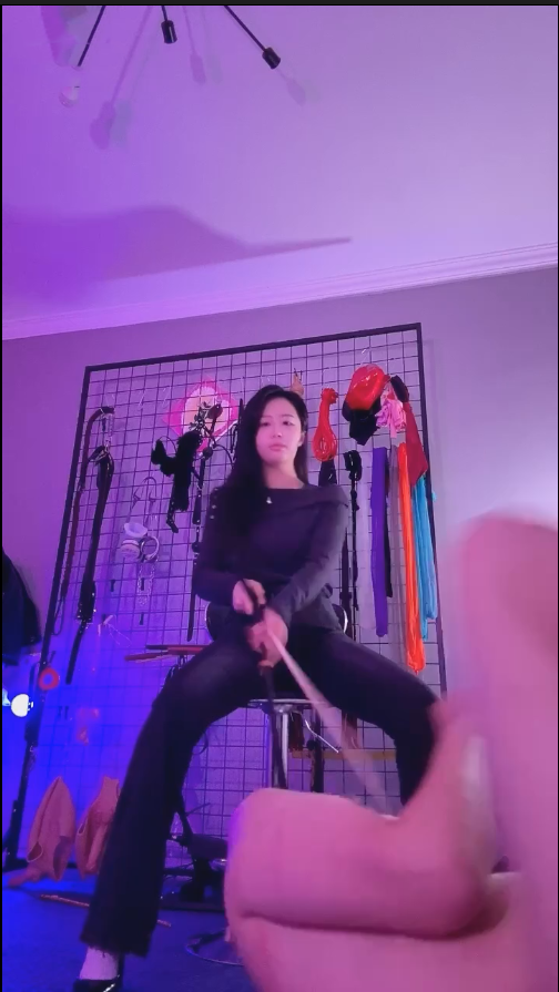 玩物直播琴月s-251118 调教骚货小狗【1V】【451MB百度云】 预览图 4