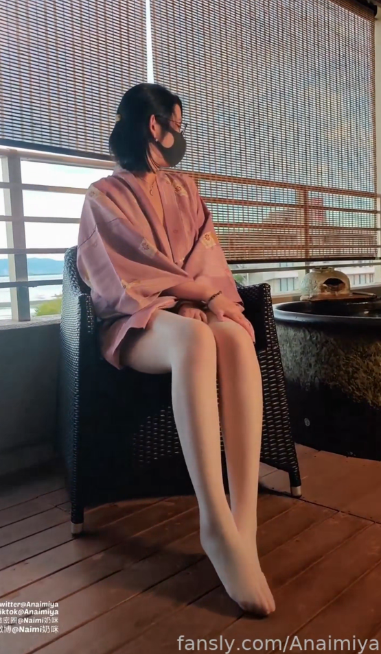 反差母狗【奶咪 anaimiya Naimi】户外茶楼 露出自慰 中出性爱 后入白丝翘臀 【1V 2.26GB】-福利岛