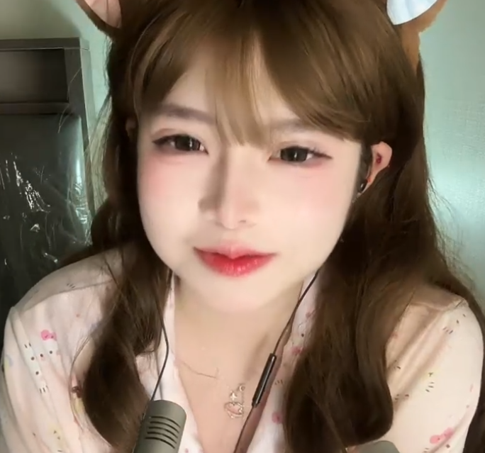 小新新新新 _煮面中_20251222_1V466M百度盘 预览图 1