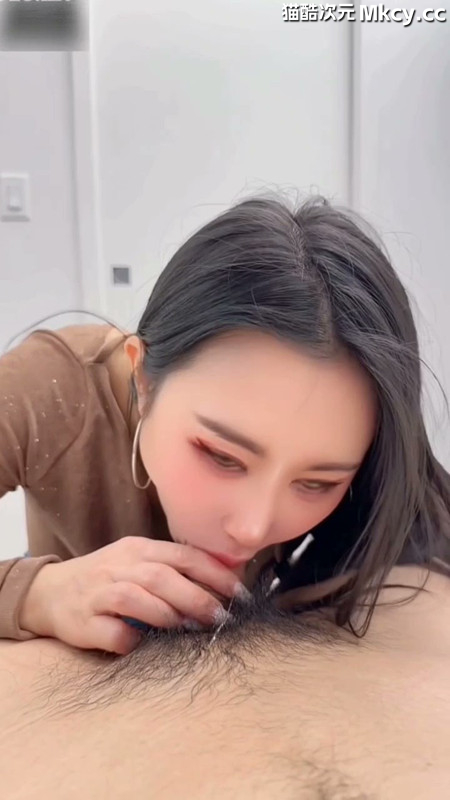 沈梦溪-大奶淫妻最新上映～拿着舅妈内裤自慰反被调教[1v/911M] 预览图 1