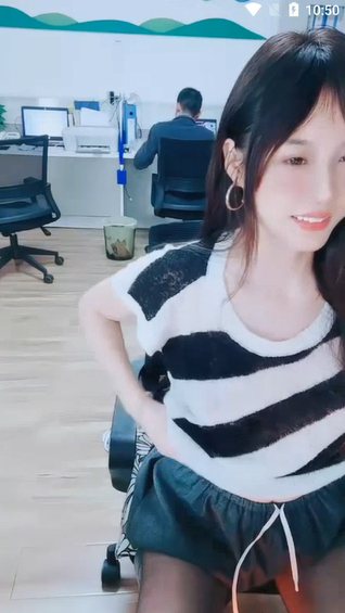 美女办公室！【晚安樊樊】后面两个同事在上班她肛塞-福利岛