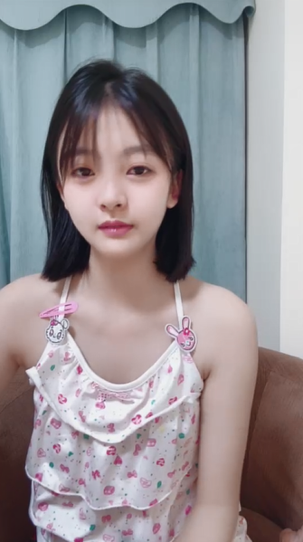 『小艺同学』勾人小妖精被擒住双腿塞入肉棒 一览了校花嫩妹爱爱时娇羞小淫娃模样(3V) 预览图 2